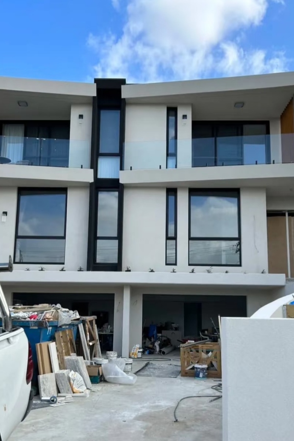 Commercial building project in Australia with aluminum glazing