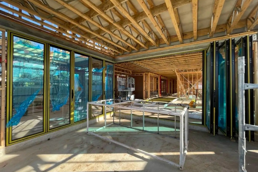 Modern commercial project fitted with custom aluminum awning windows