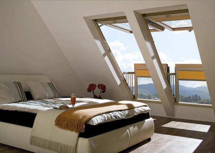 Aluminum skylight roof window with safety glass